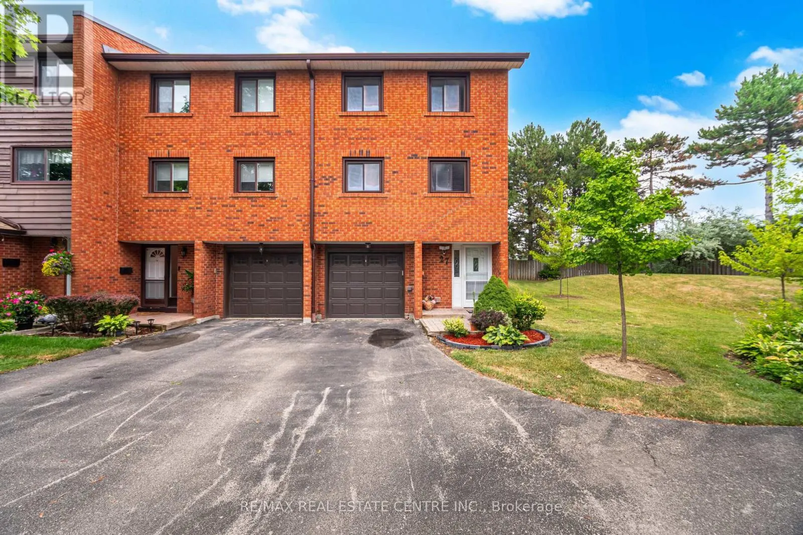 27 - 4230 FIELDGATE DRIVE