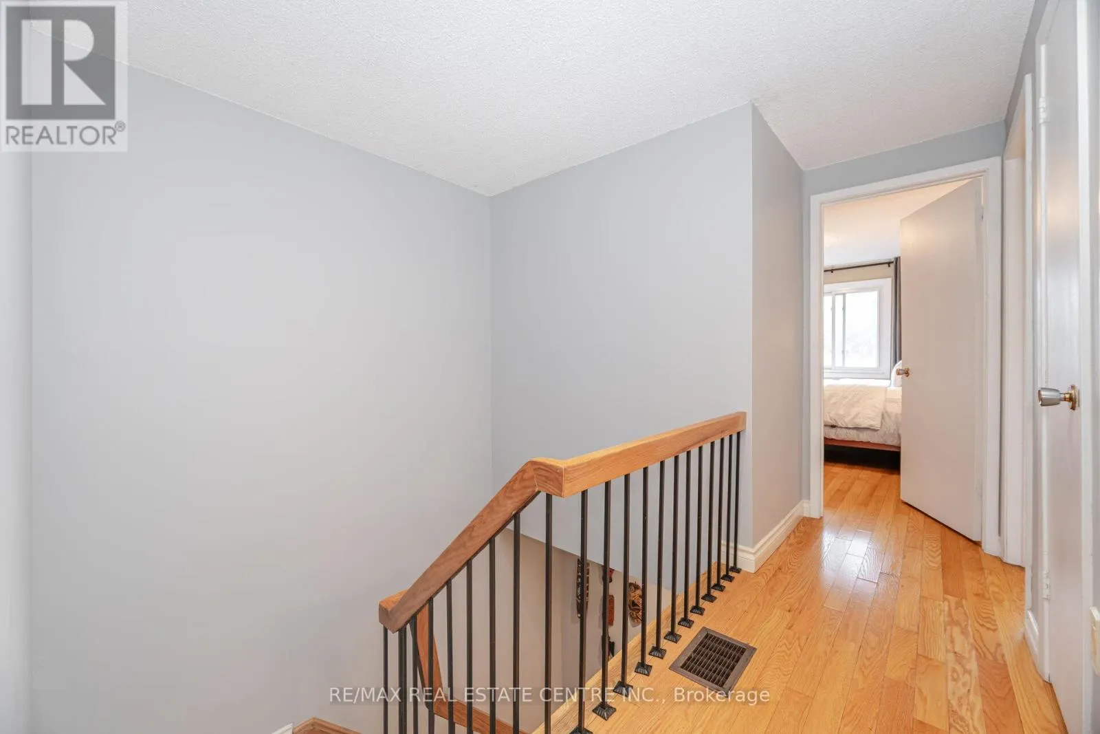 27 - 4230 FIELDGATE DRIVE