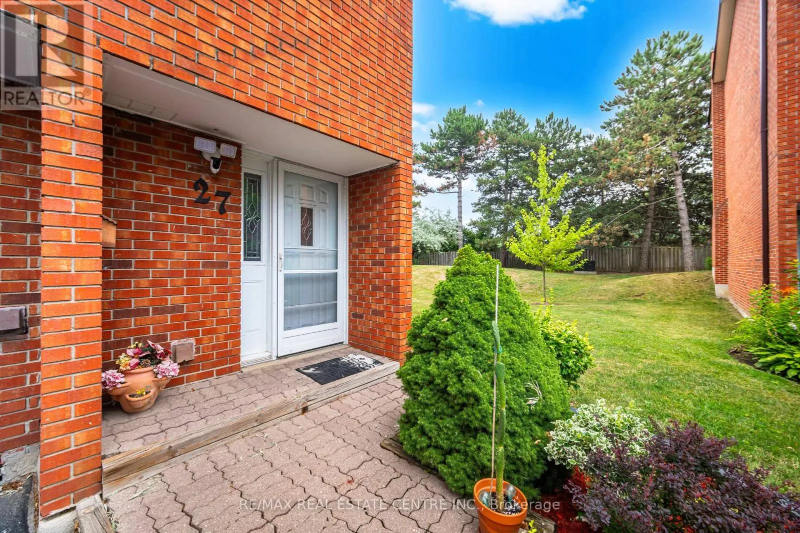 27 - 4230 FIELDGATE DRIVE