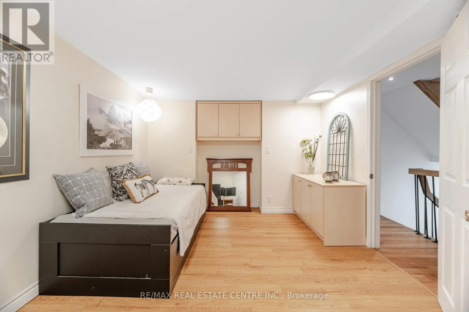 27 - 4230 FIELDGATE DRIVE