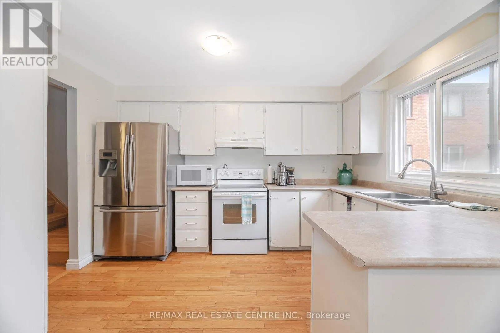 27 - 4230 FIELDGATE DRIVE