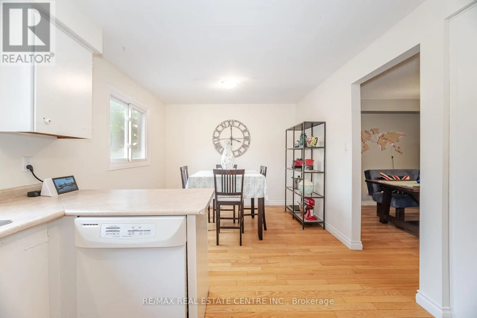 27 - 4230 FIELDGATE DRIVE