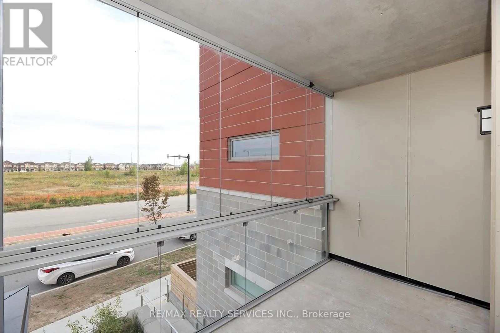 210 - 200 LAGERFELD DRIVE