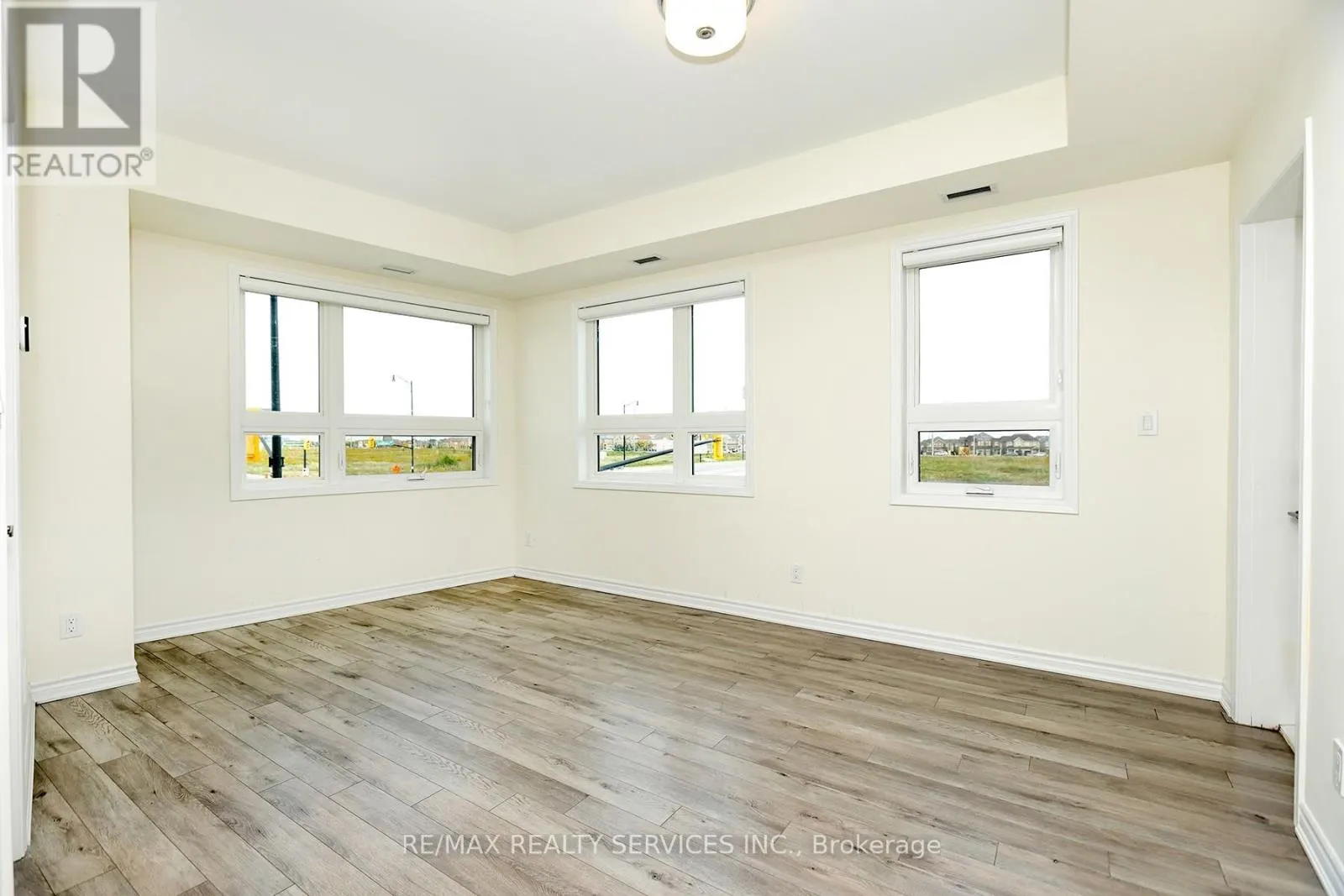 210 - 200 LAGERFELD DRIVE