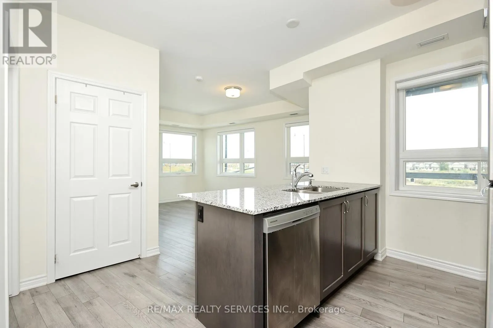 210 - 200 LAGERFELD DRIVE