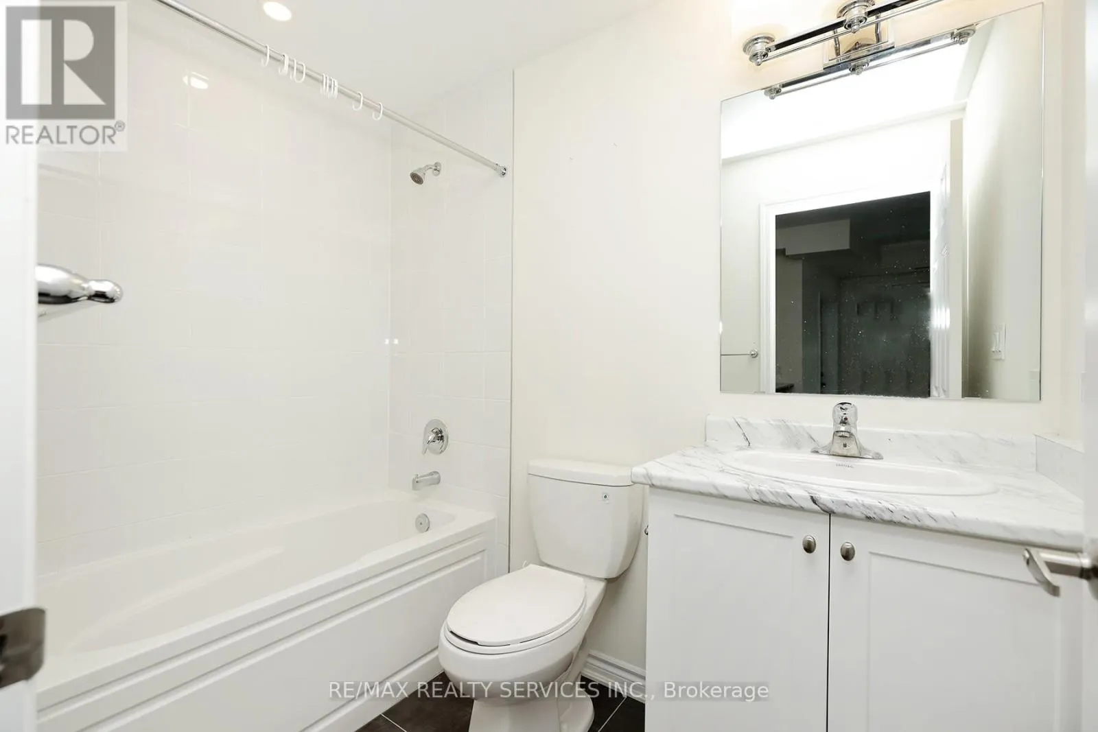 210 - 200 LAGERFELD DRIVE