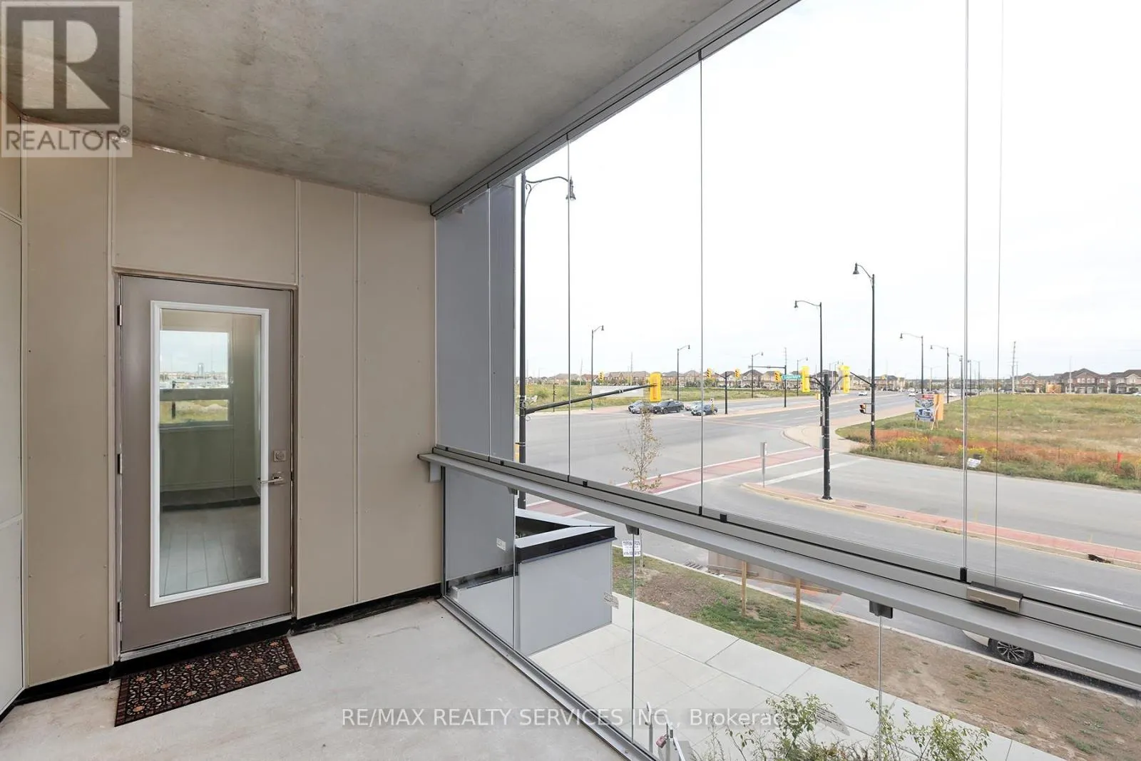 210 - 200 LAGERFELD DRIVE