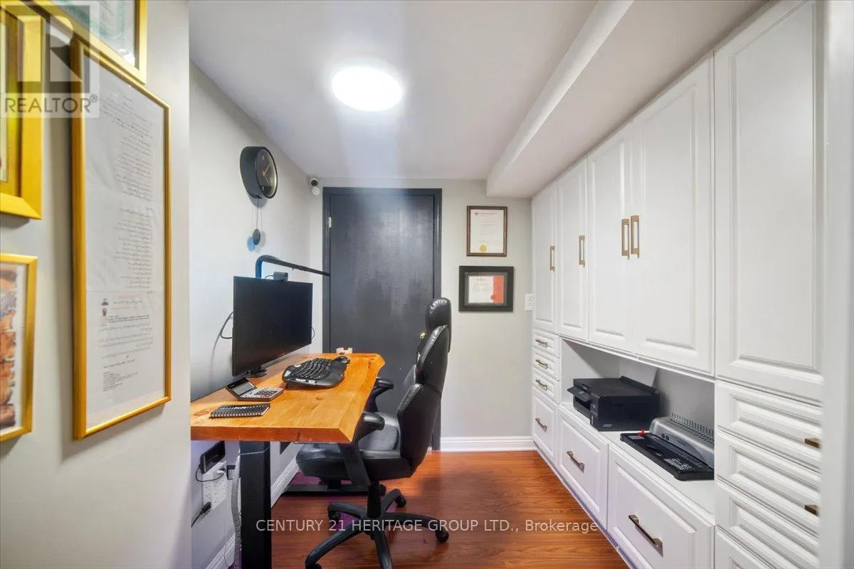 3954 COACHMAN CIRCLE