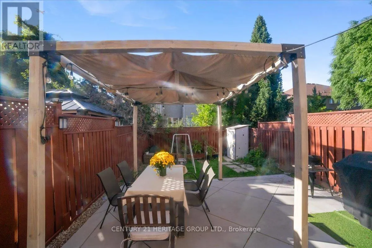 3954 COACHMAN CIRCLE