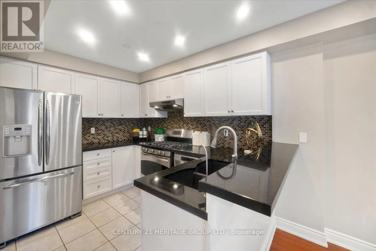 3954 COACHMAN CIRCLE
