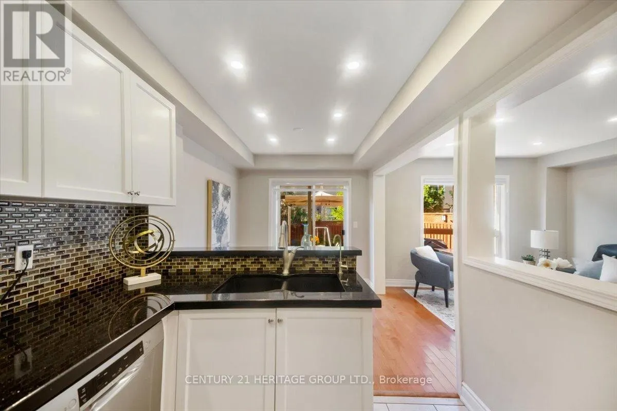 3954 COACHMAN CIRCLE