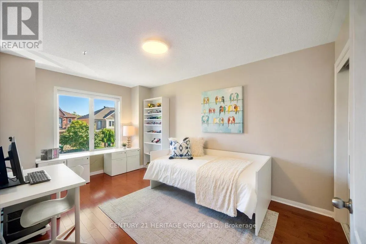 3954 COACHMAN CIRCLE