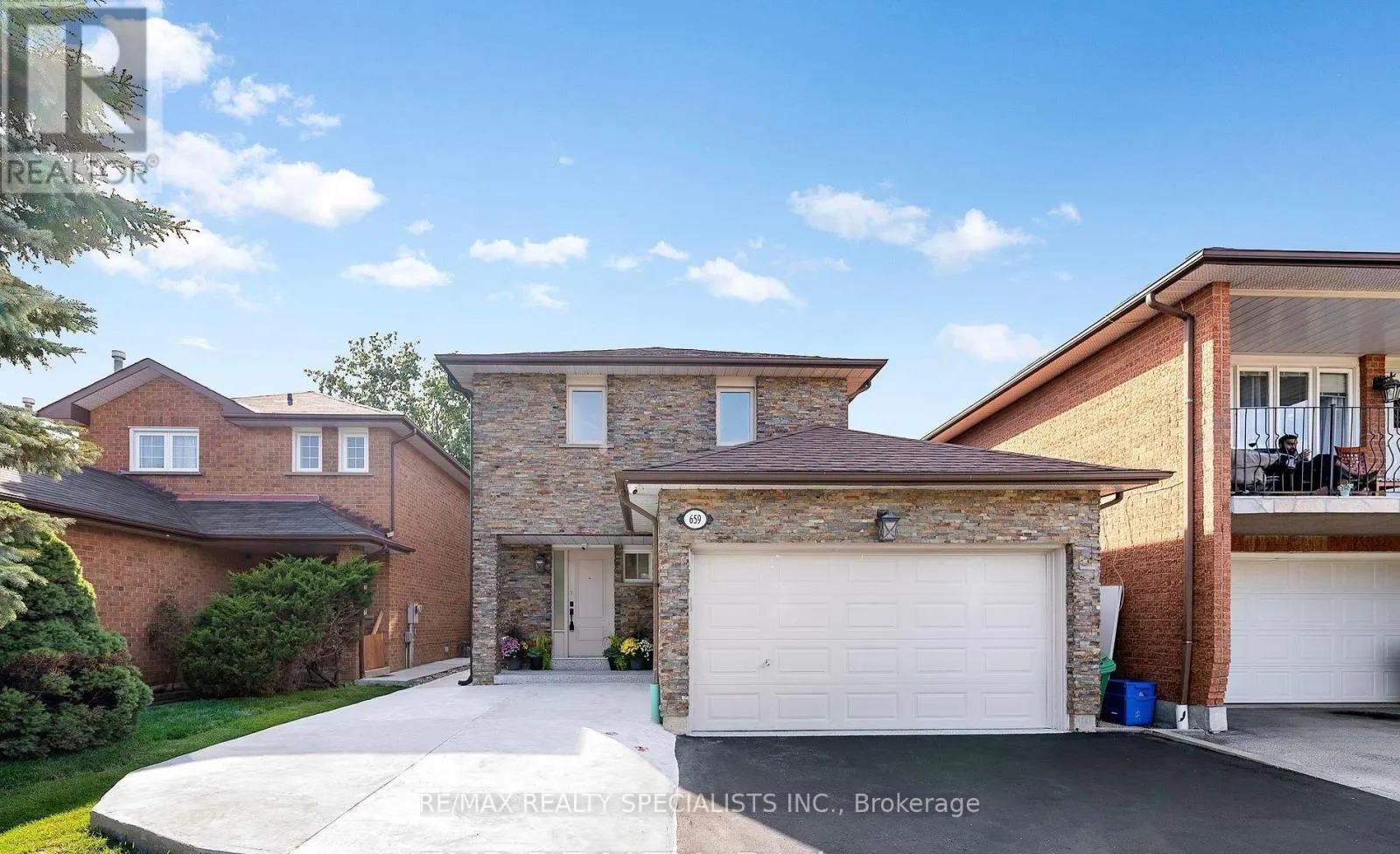 4 - 659 ROSELAIRE TRAIL