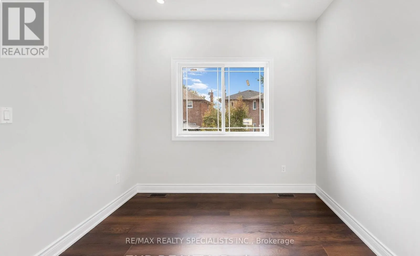 4 - 659 ROSELAIRE TRAIL