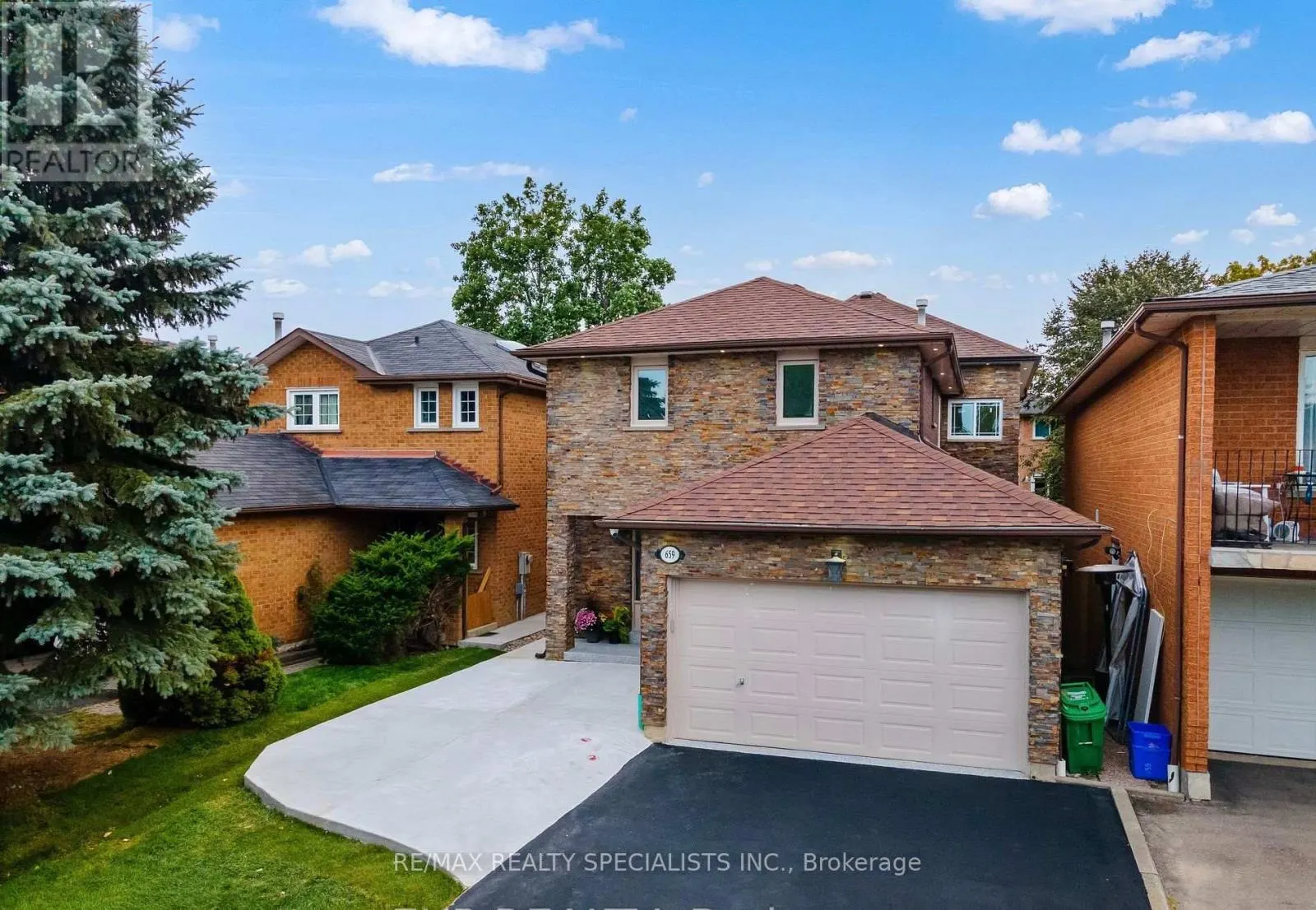 4 - 659 ROSELAIRE TRAIL