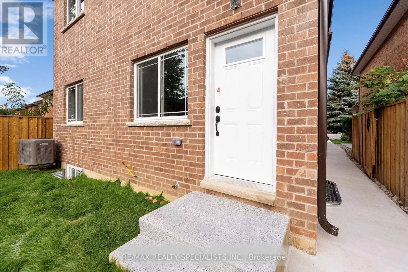 4 - 659 ROSELAIRE TRAIL