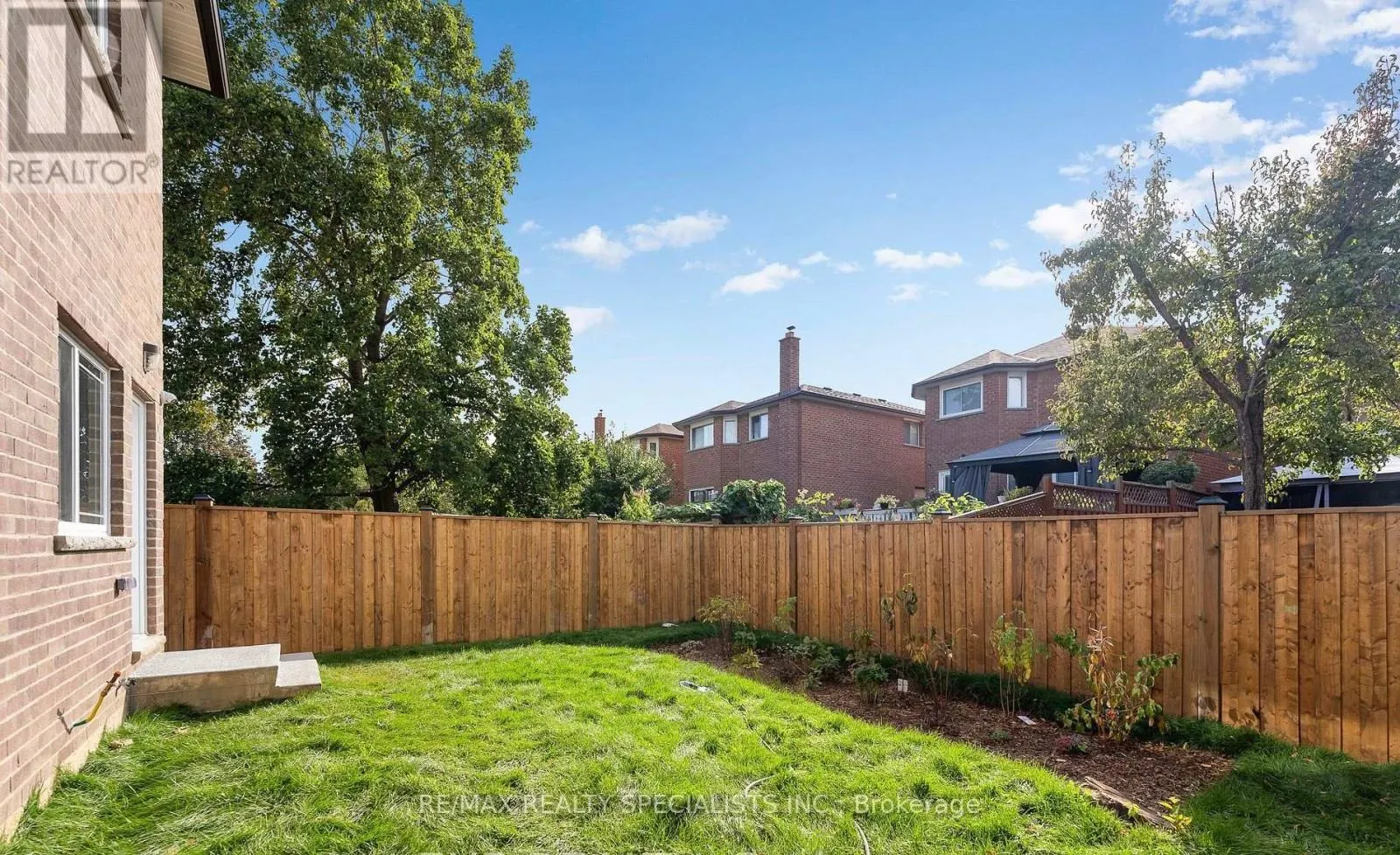 4 - 659 ROSELAIRE TRAIL