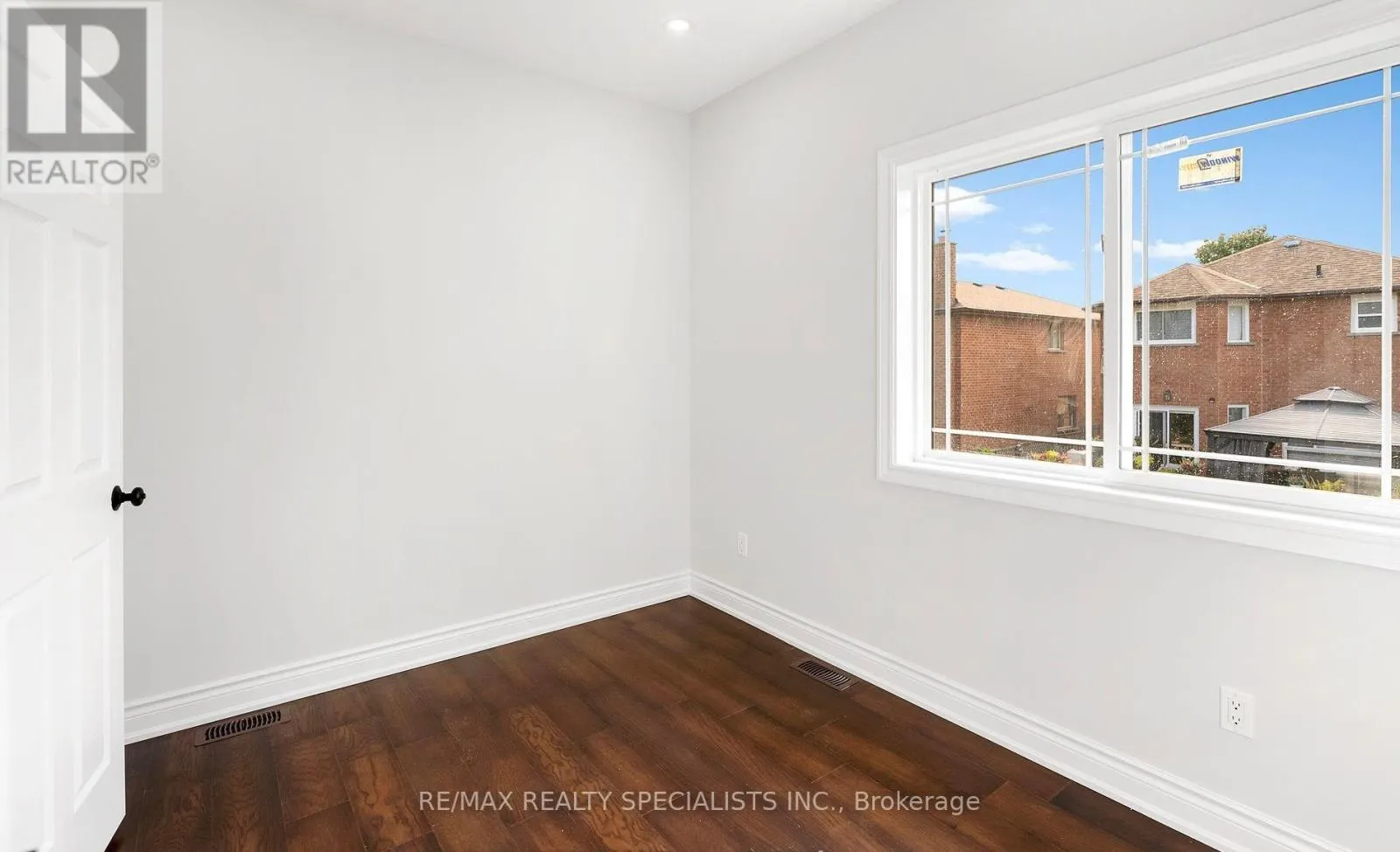 4 - 659 ROSELAIRE TRAIL