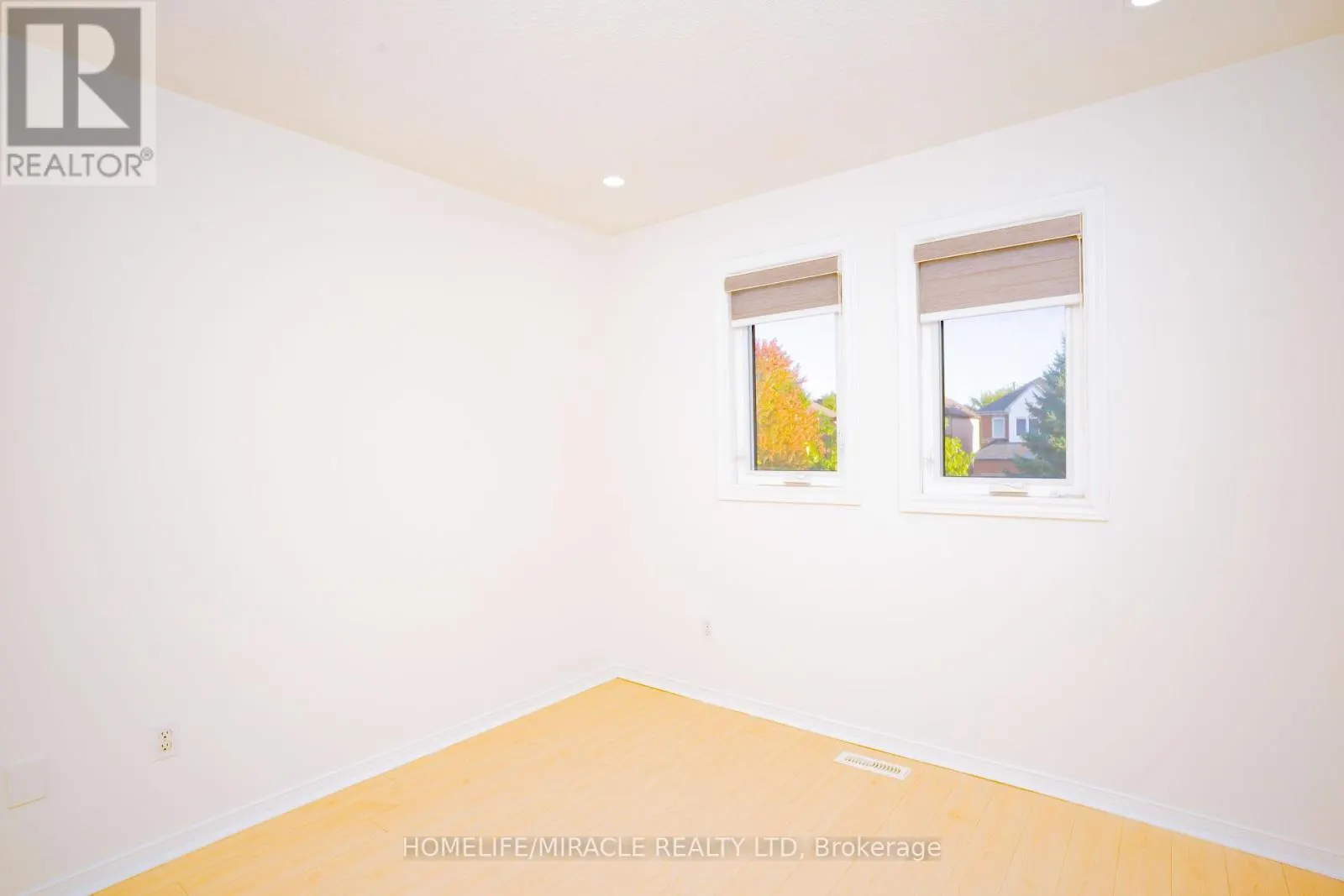 27 KILLALOE CRESCENT