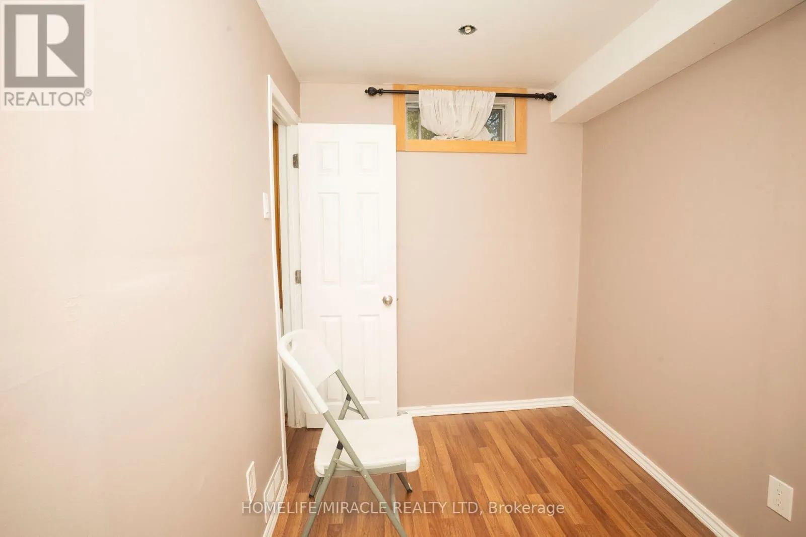 27 KILLALOE CRESCENT