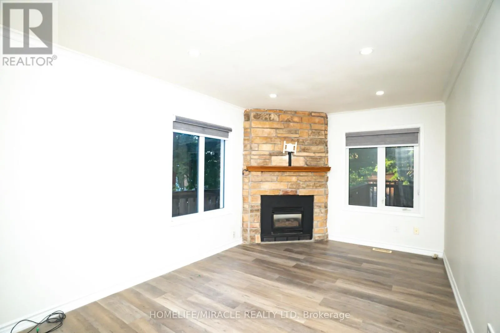 27 KILLALOE CRESCENT