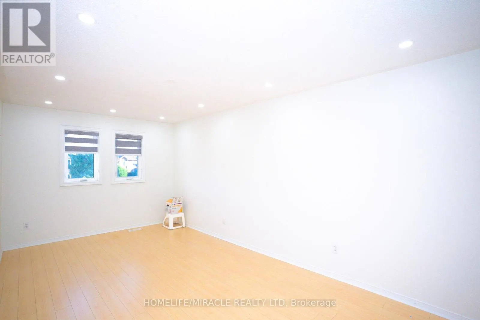 27 KILLALOE CRESCENT