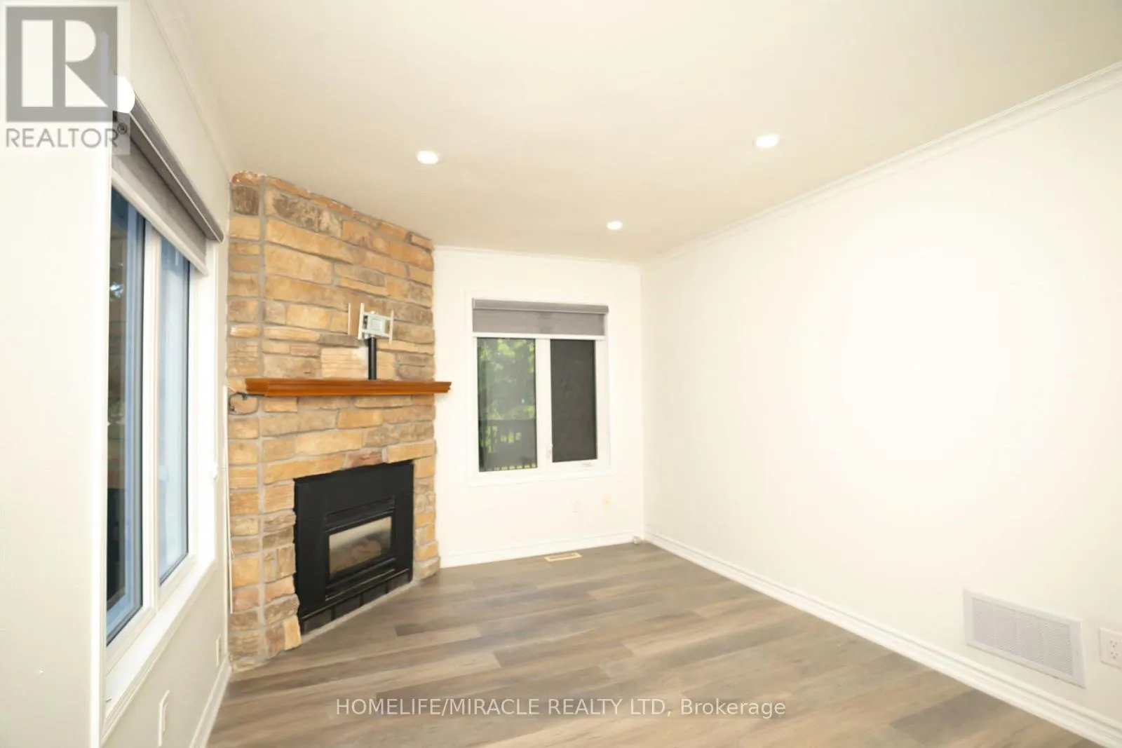 27 KILLALOE CRESCENT