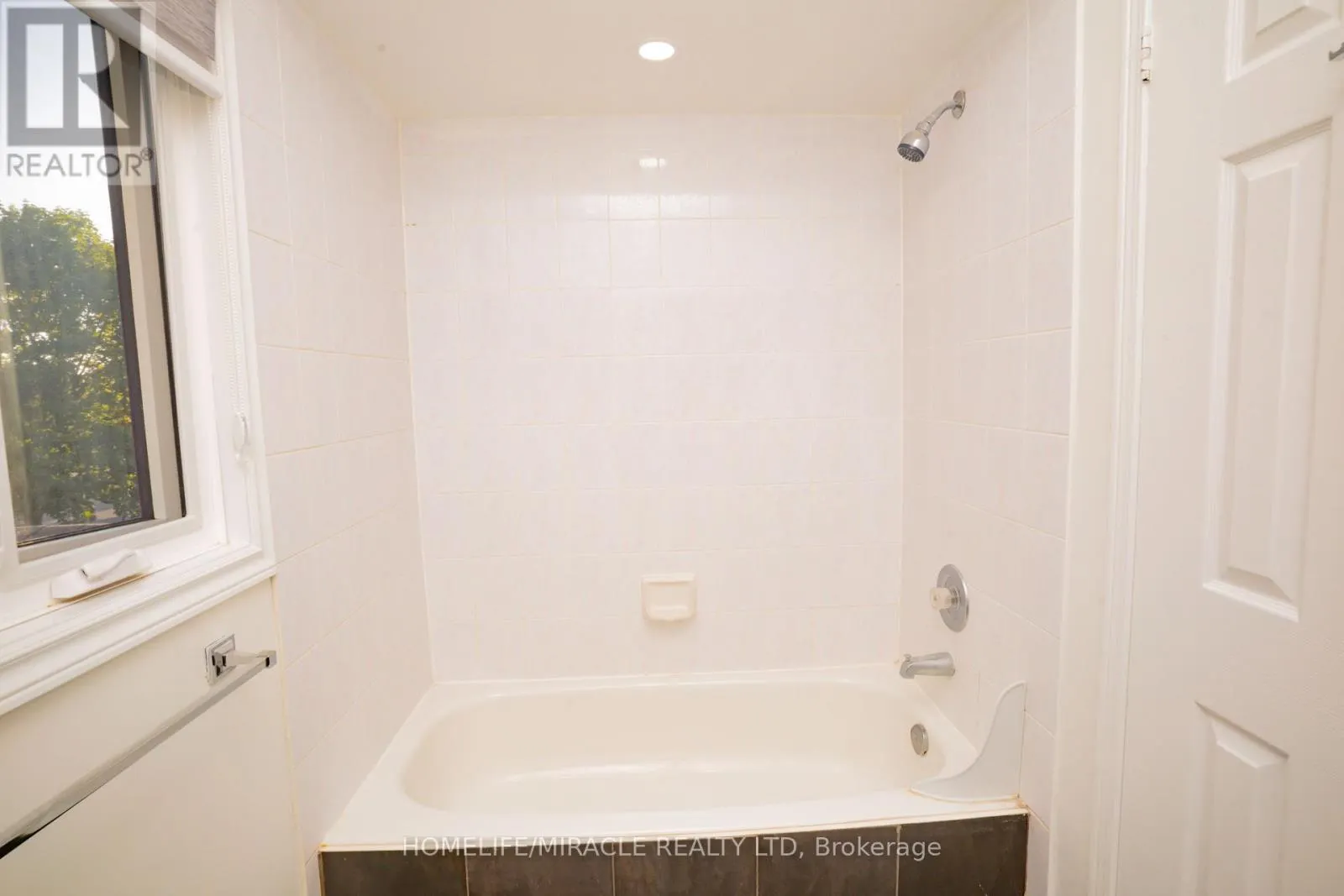 27 KILLALOE CRESCENT