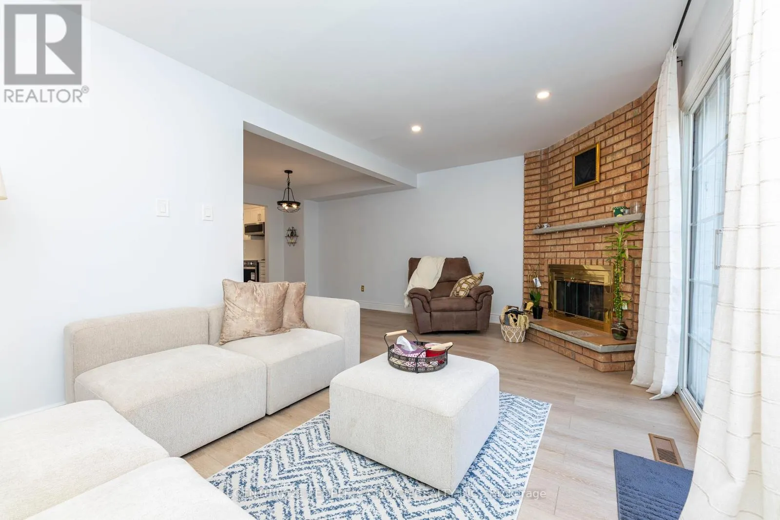 30 - 365 TAILFEATHER CRESCENT