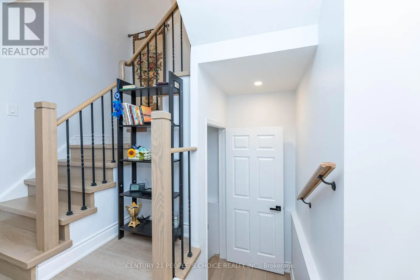 30 - 365 TAILFEATHER CRESCENT