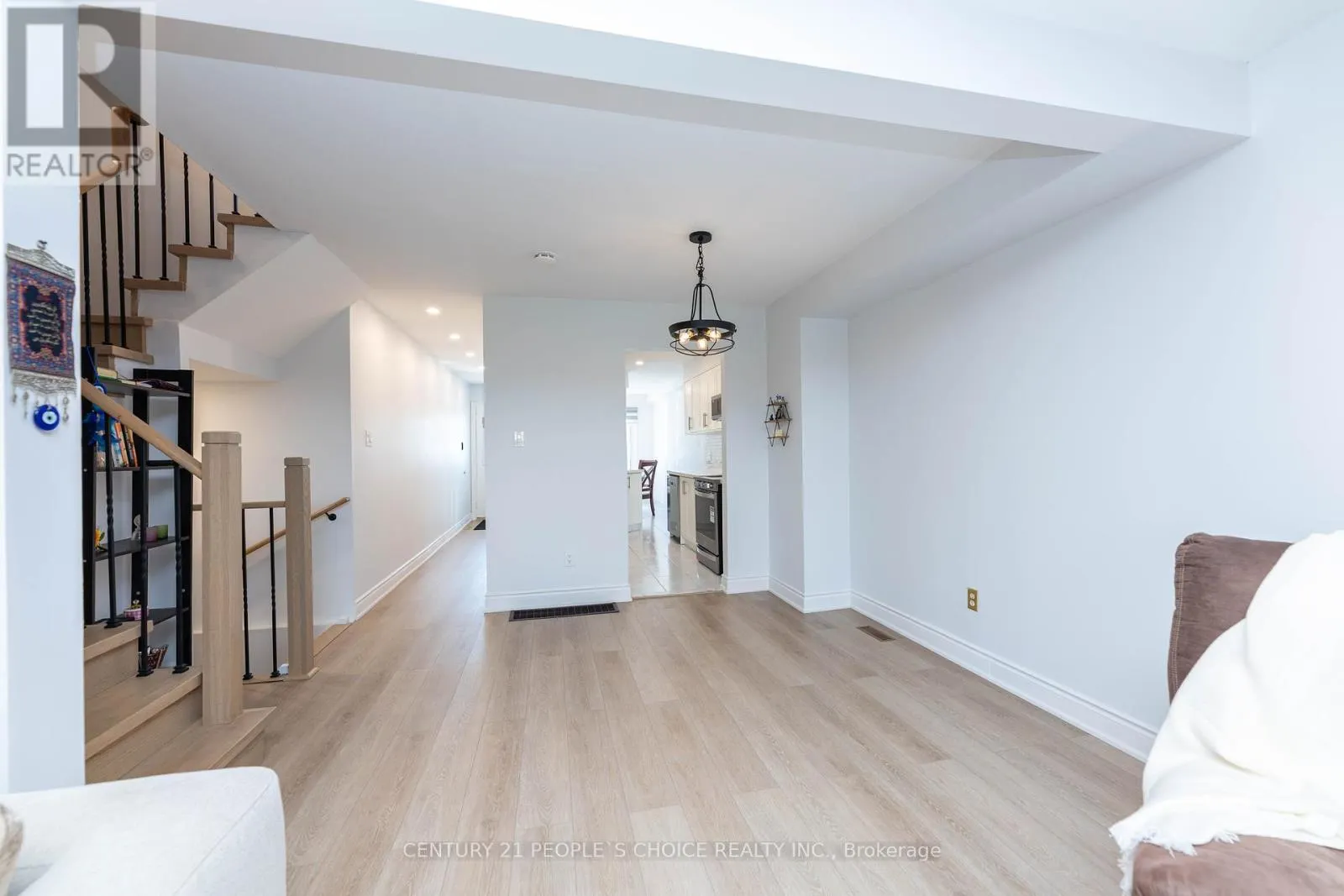30 - 365 TAILFEATHER CRESCENT