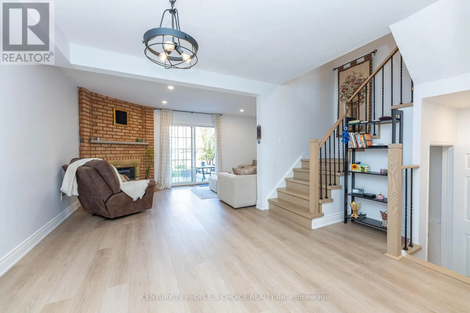 30 - 365 TAILFEATHER CRESCENT