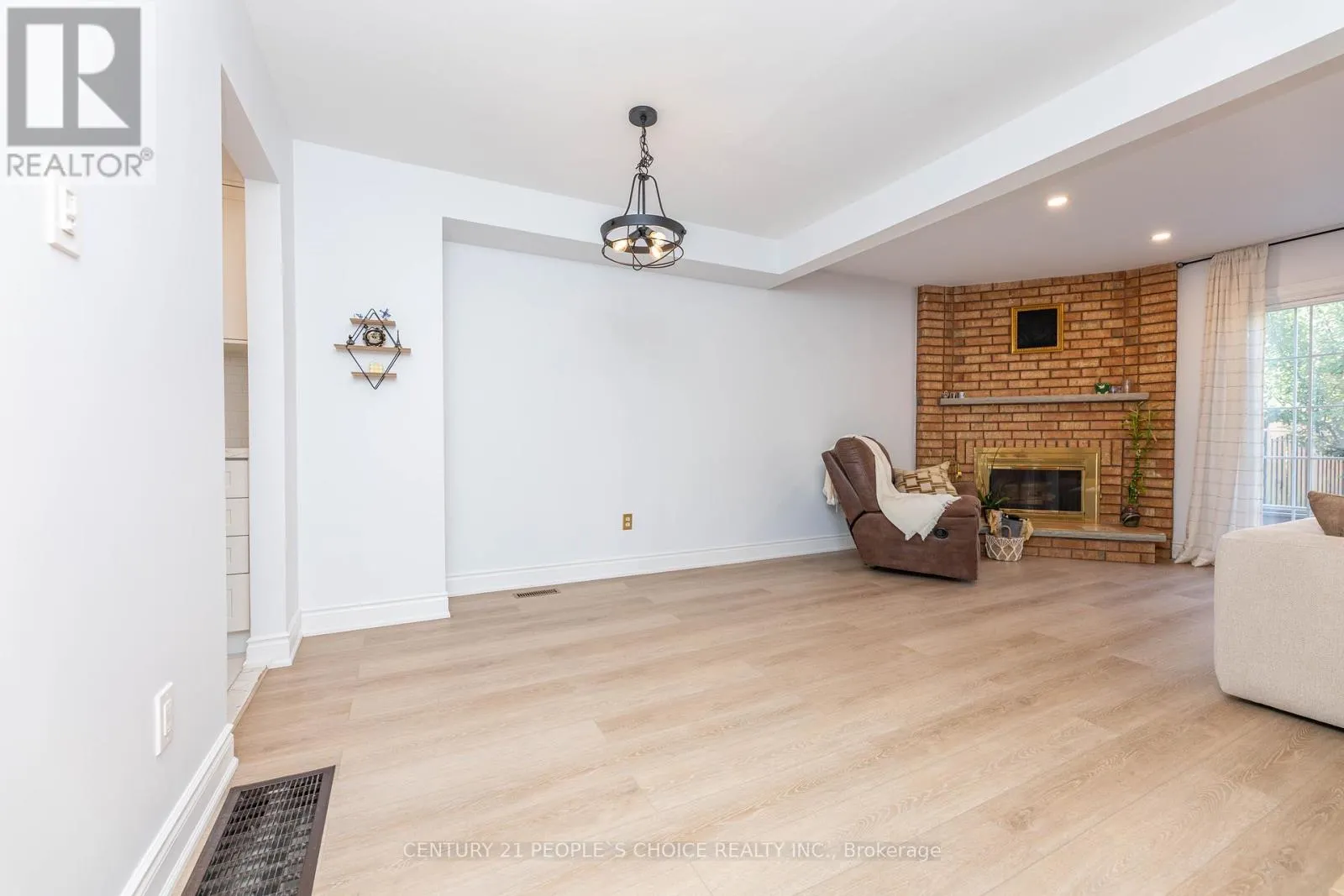 30 - 365 TAILFEATHER CRESCENT
