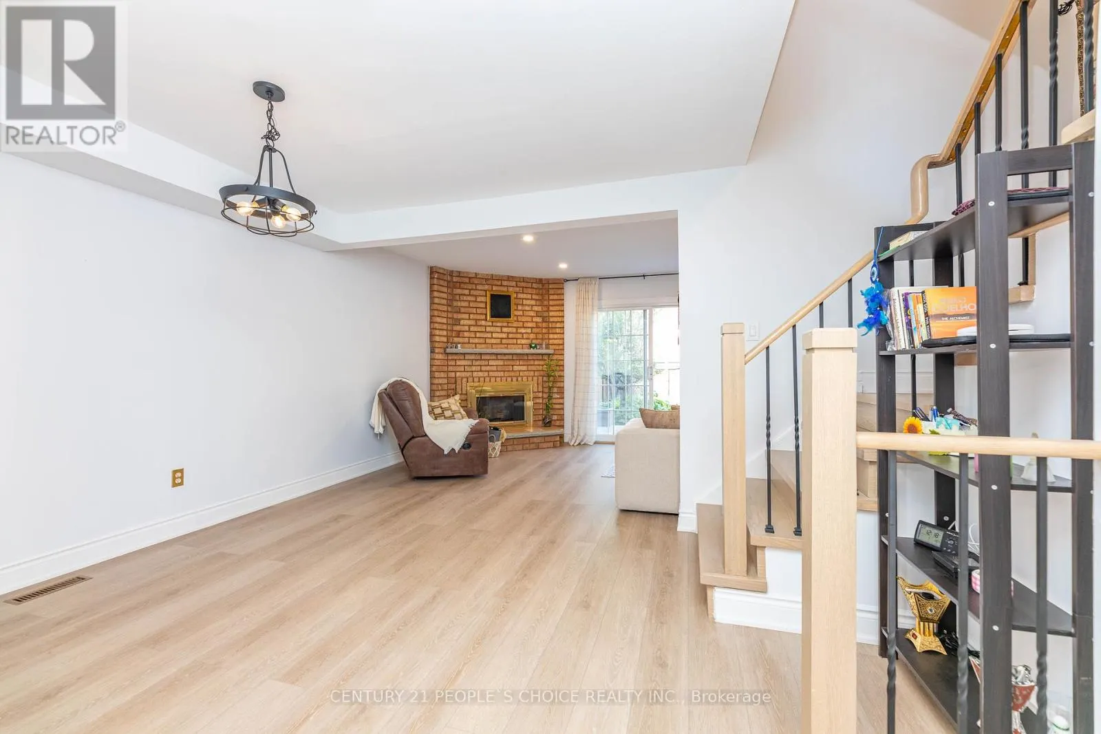 30 - 365 TAILFEATHER CRESCENT