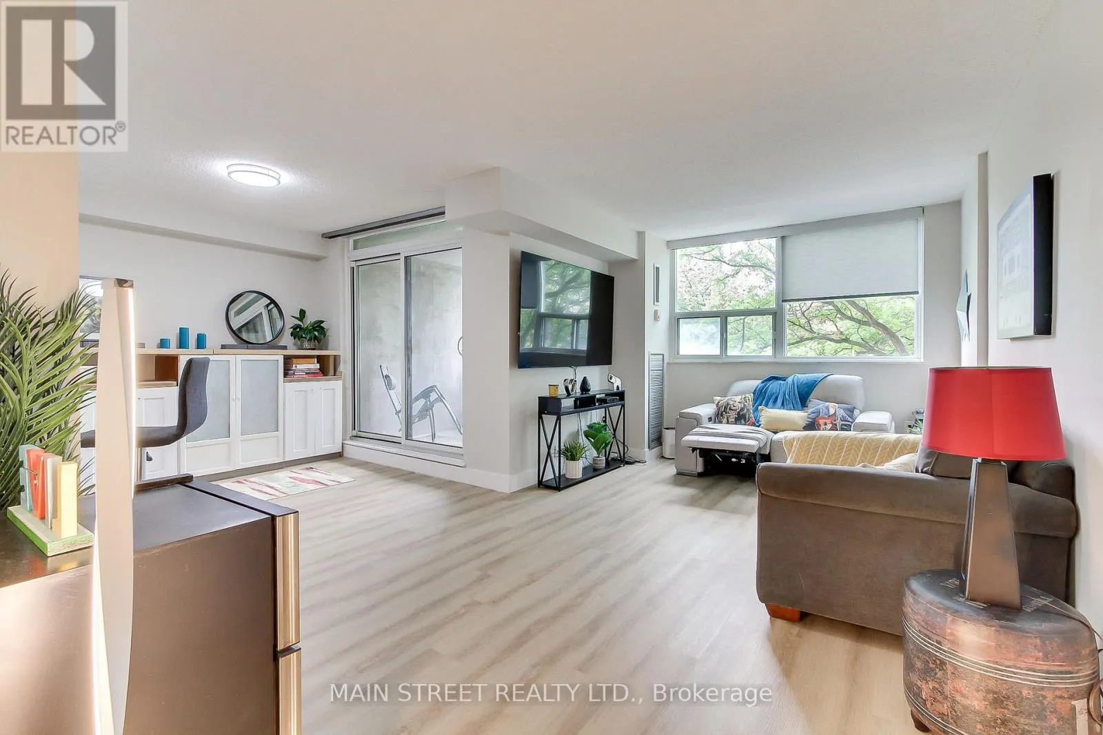 307 - 355 RATHBURN ROAD E