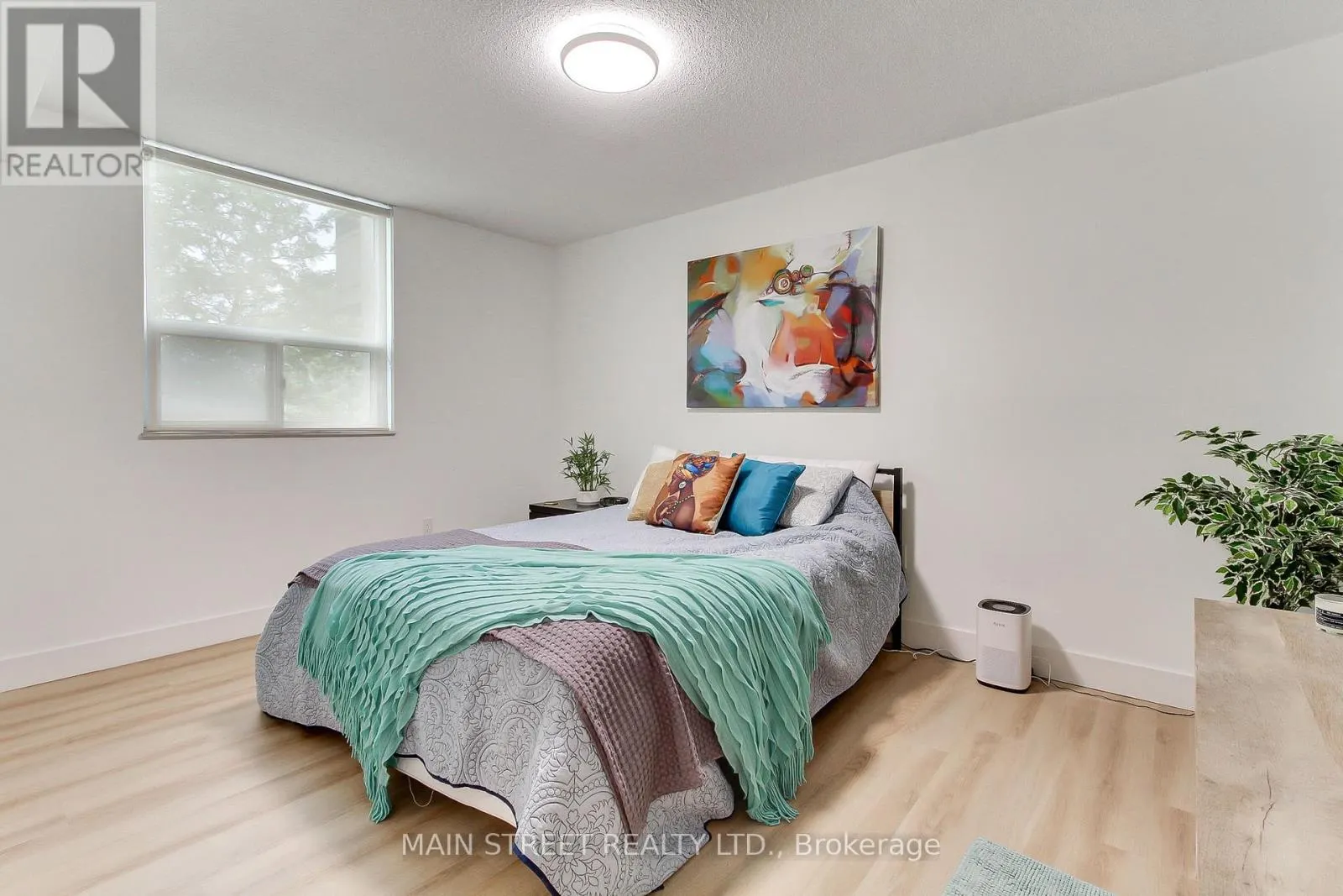307 - 355 RATHBURN ROAD E