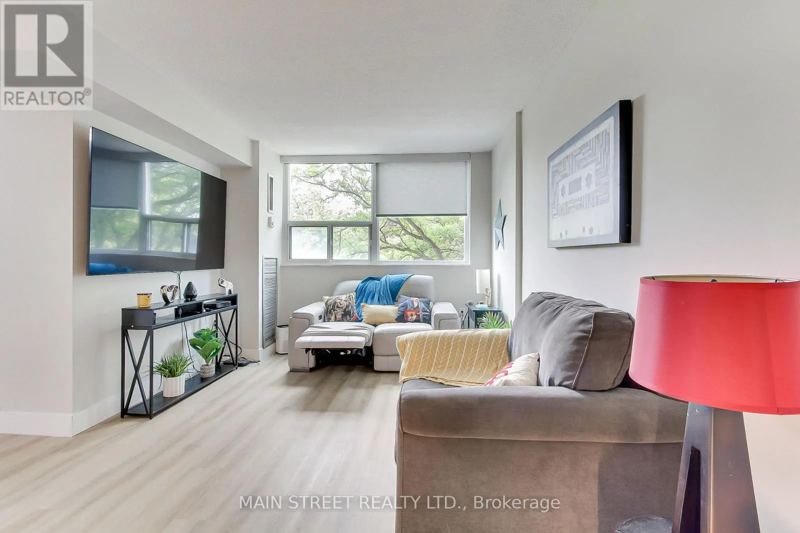 307 - 355 RATHBURN ROAD E