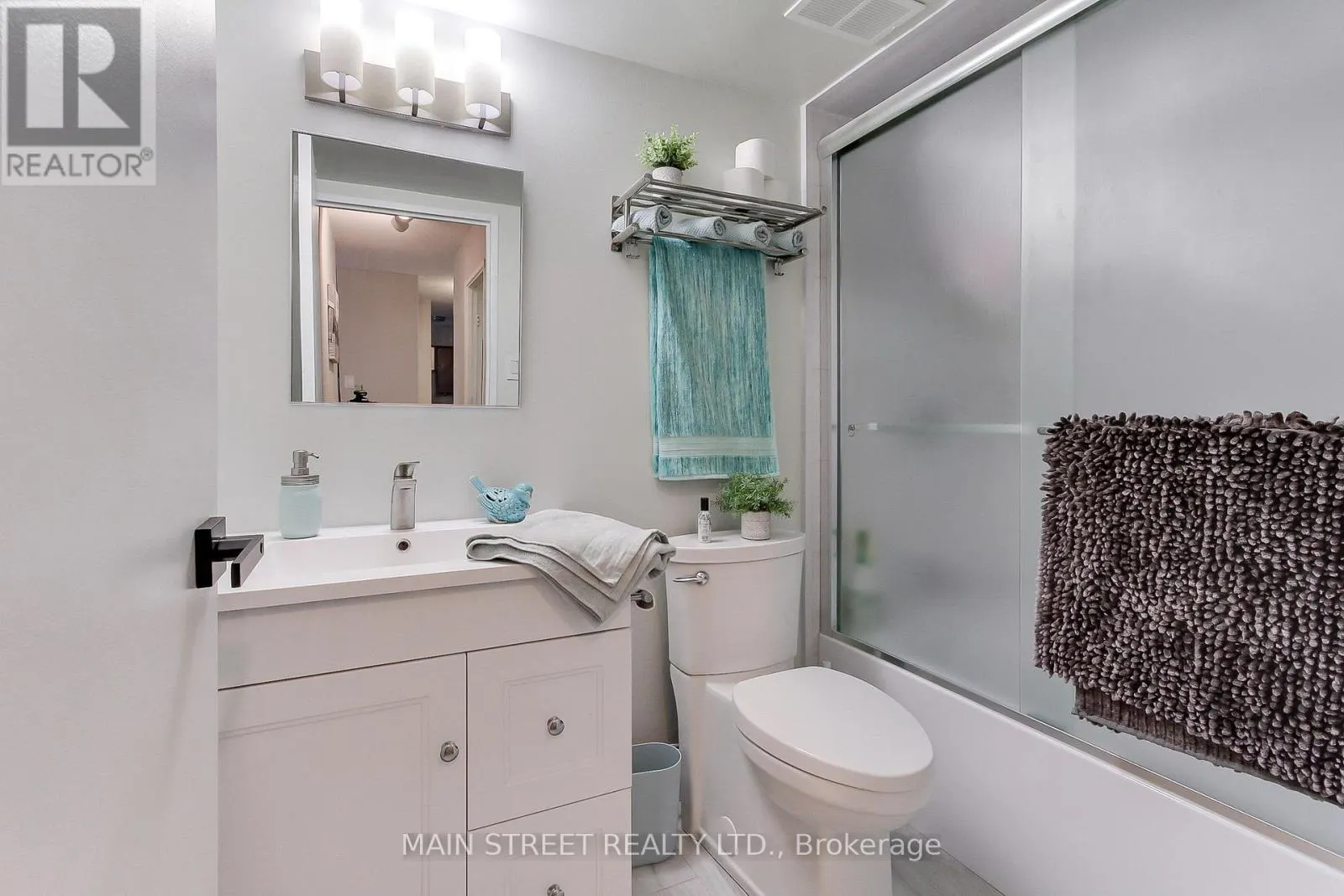 307 - 355 RATHBURN ROAD E