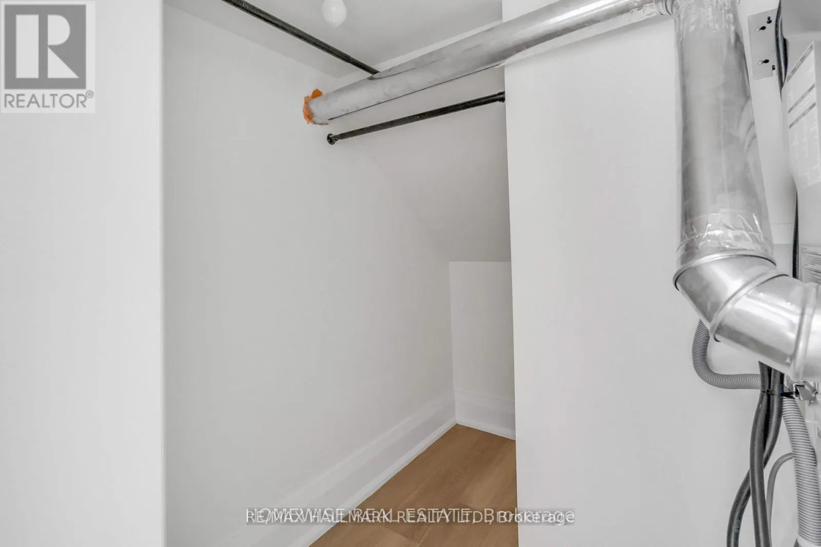 1 - 1542 KING STREET W