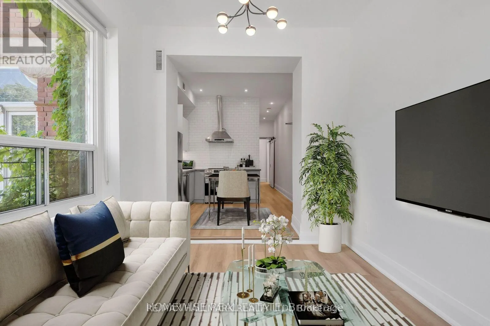 1 - 1542 KING STREET W