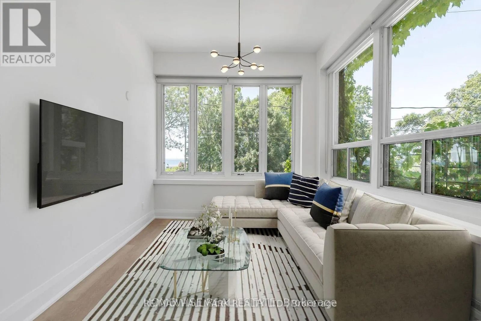 1 - 1542 KING STREET W