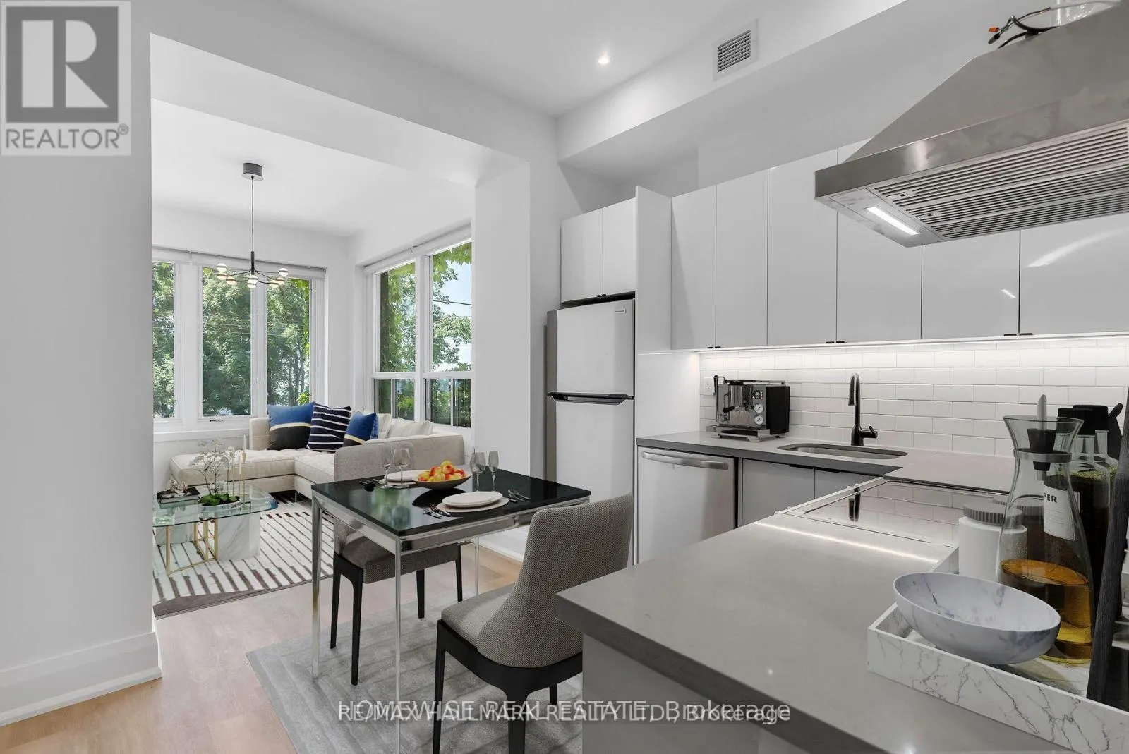 1 - 1542 KING STREET W