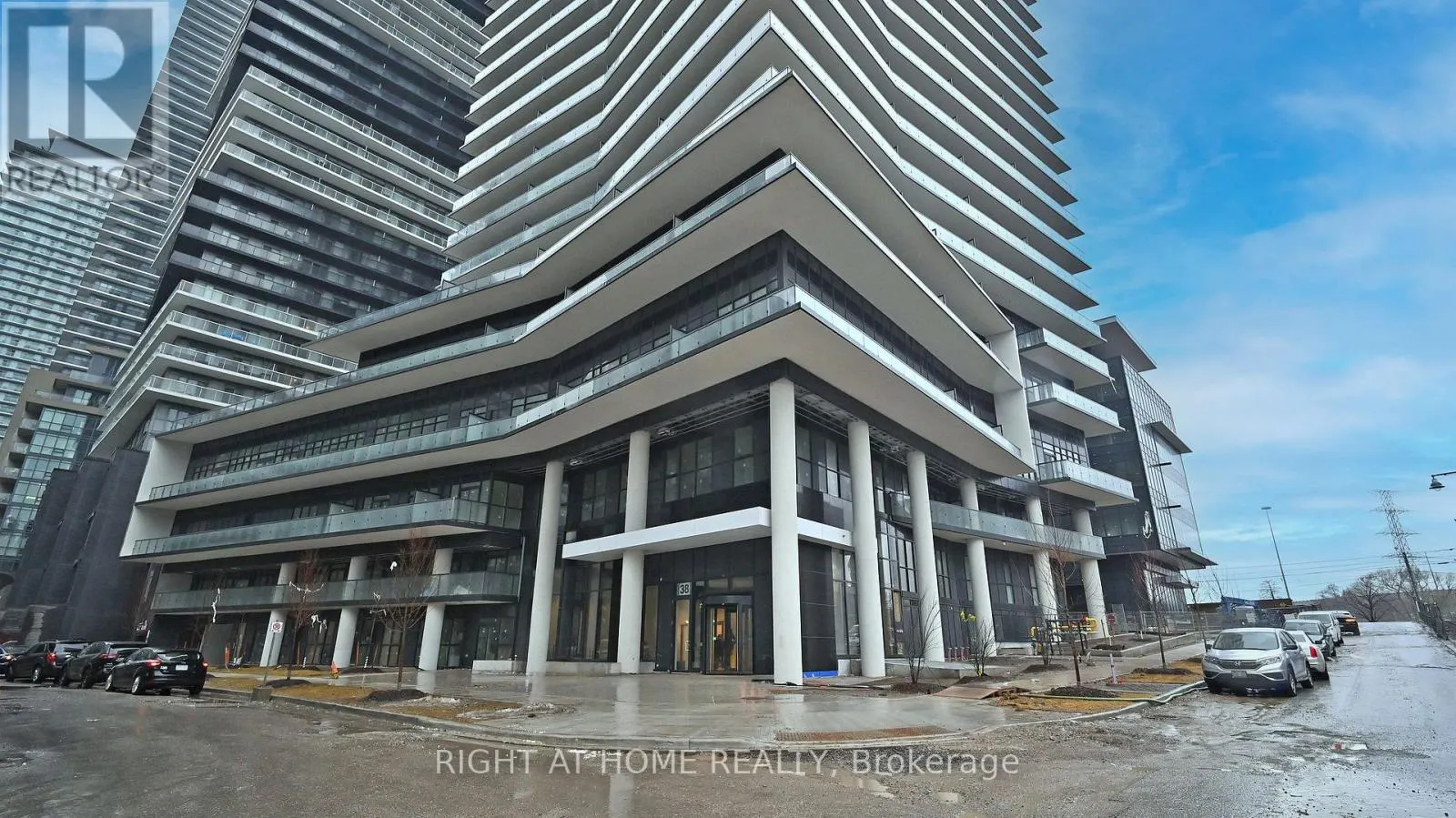 408 - 38 ANNIE CRAIG DRIVE