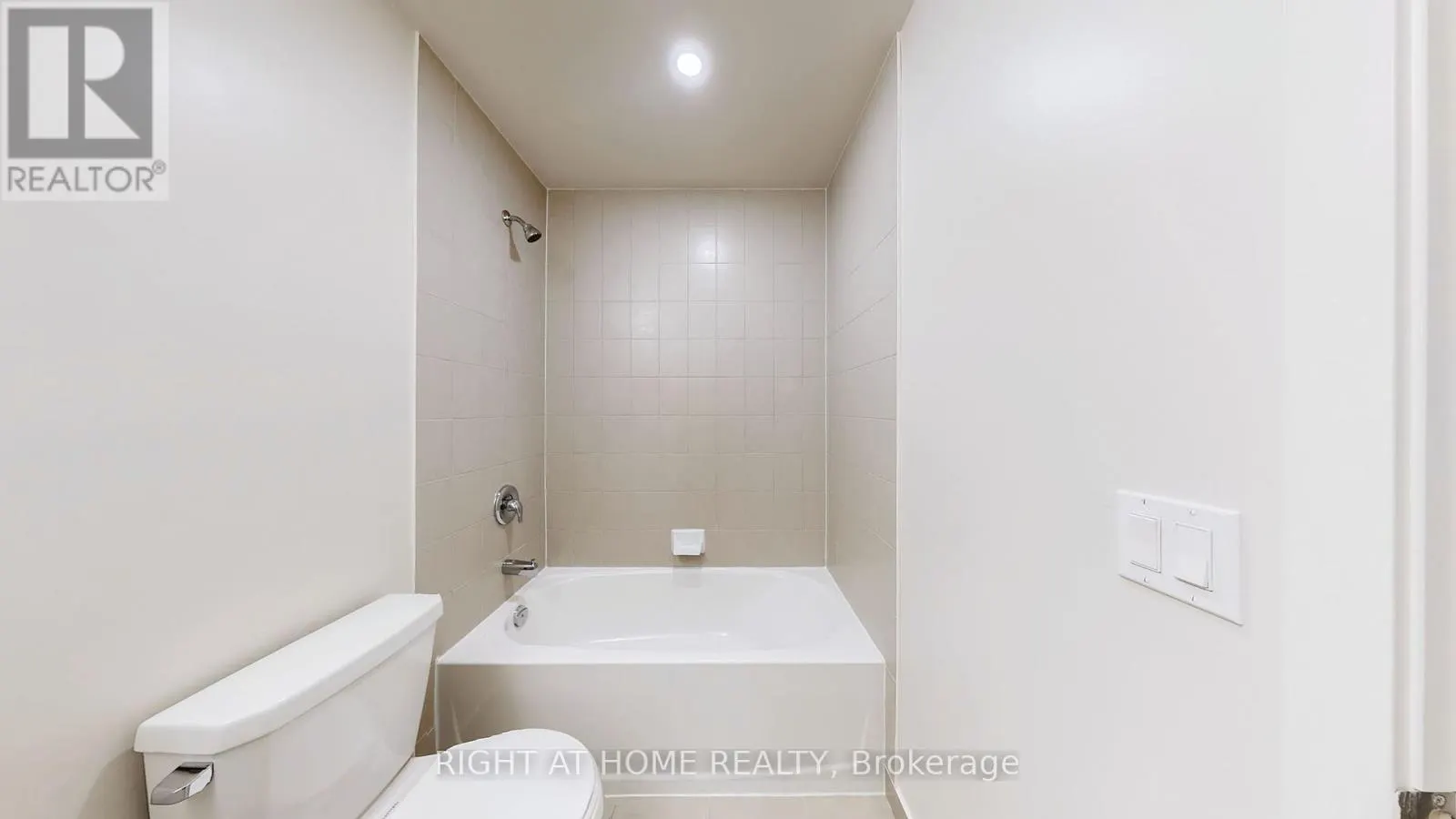 408 - 38 ANNIE CRAIG DRIVE