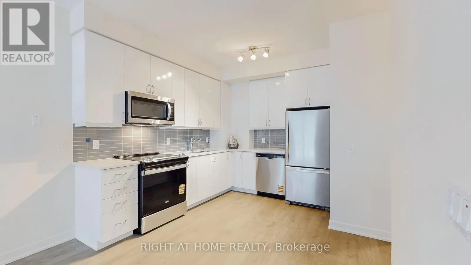 408 - 38 ANNIE CRAIG DRIVE