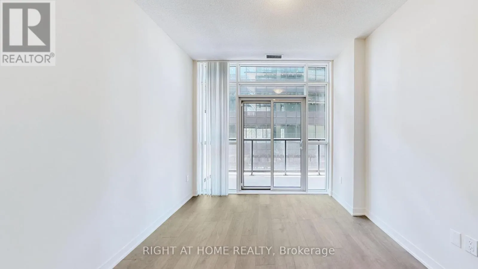 408 - 38 ANNIE CRAIG DRIVE