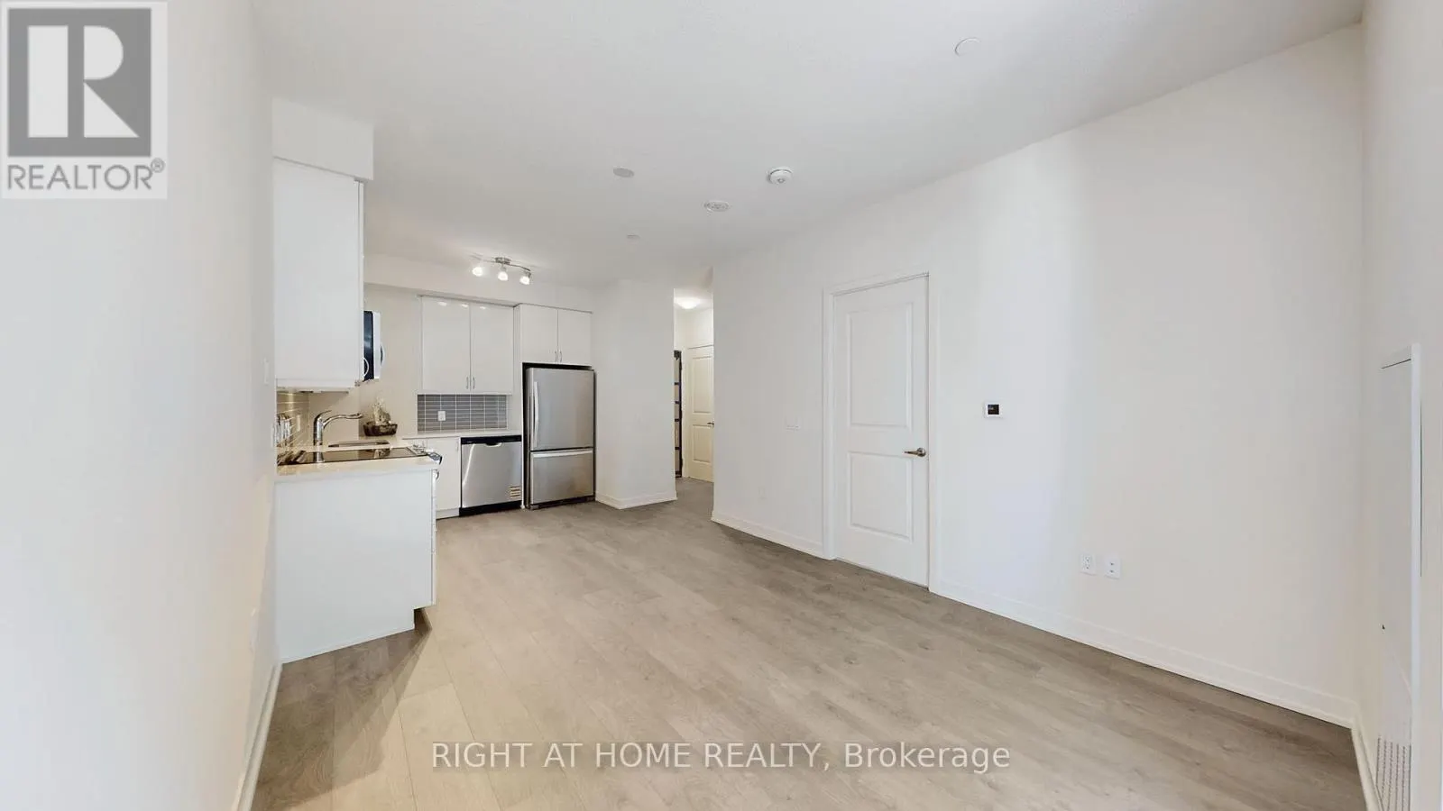 408 - 38 ANNIE CRAIG DRIVE