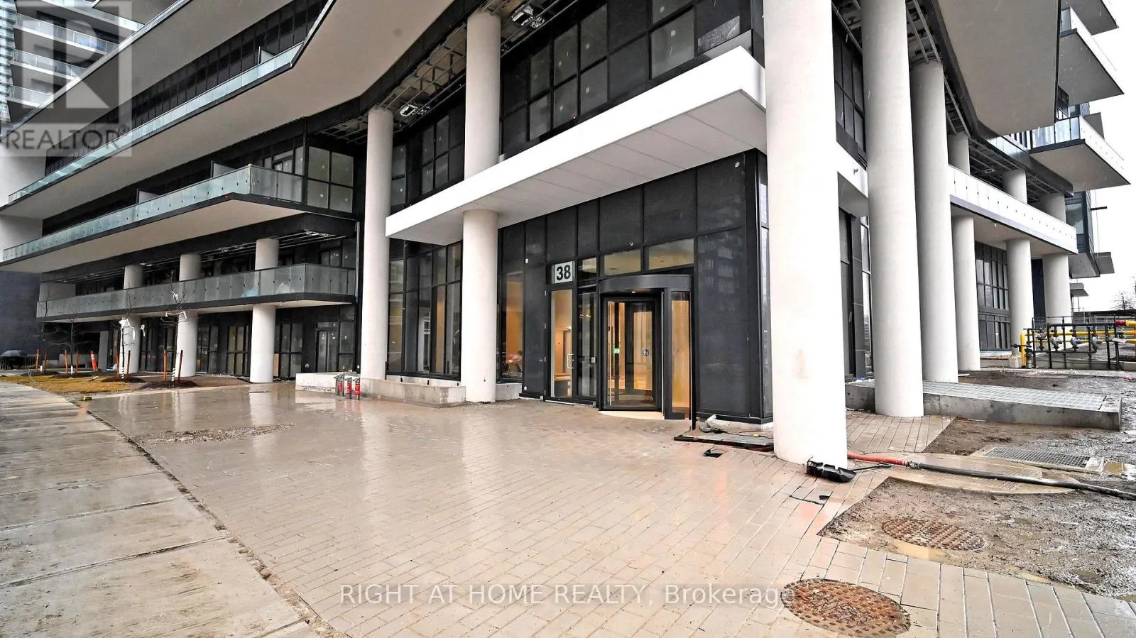 408 - 38 ANNIE CRAIG DRIVE