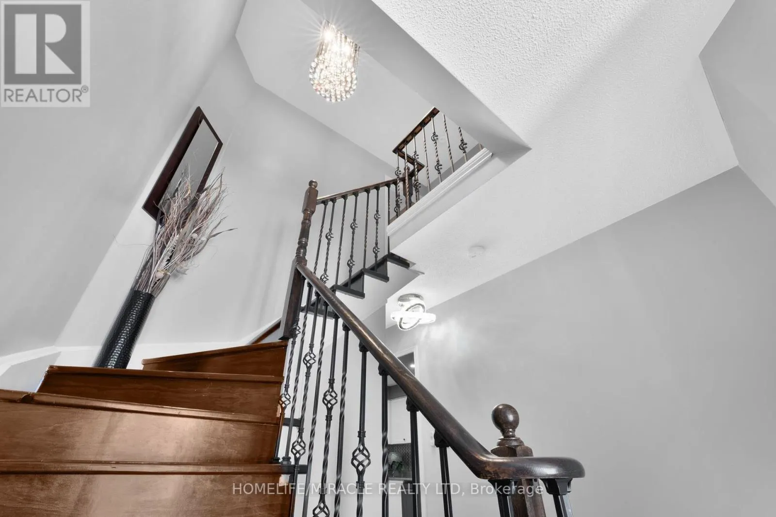 35 - 2 GOLDBERRY COURT