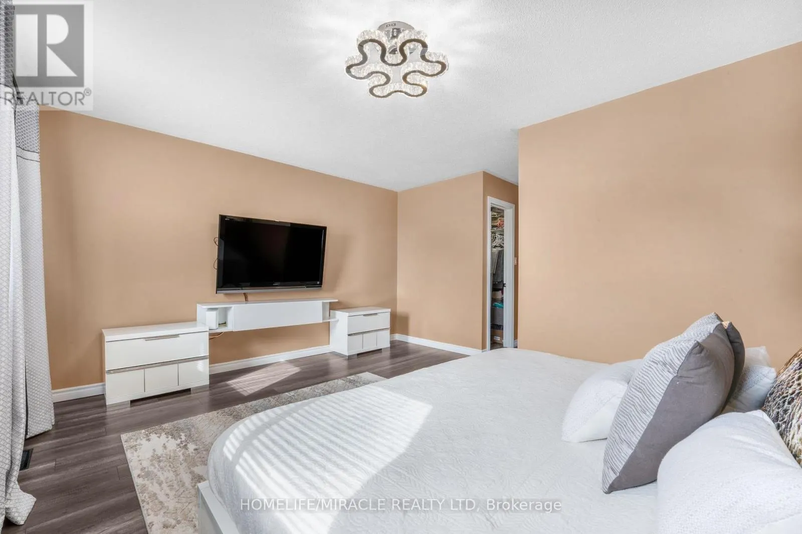 35 - 2 GOLDBERRY COURT